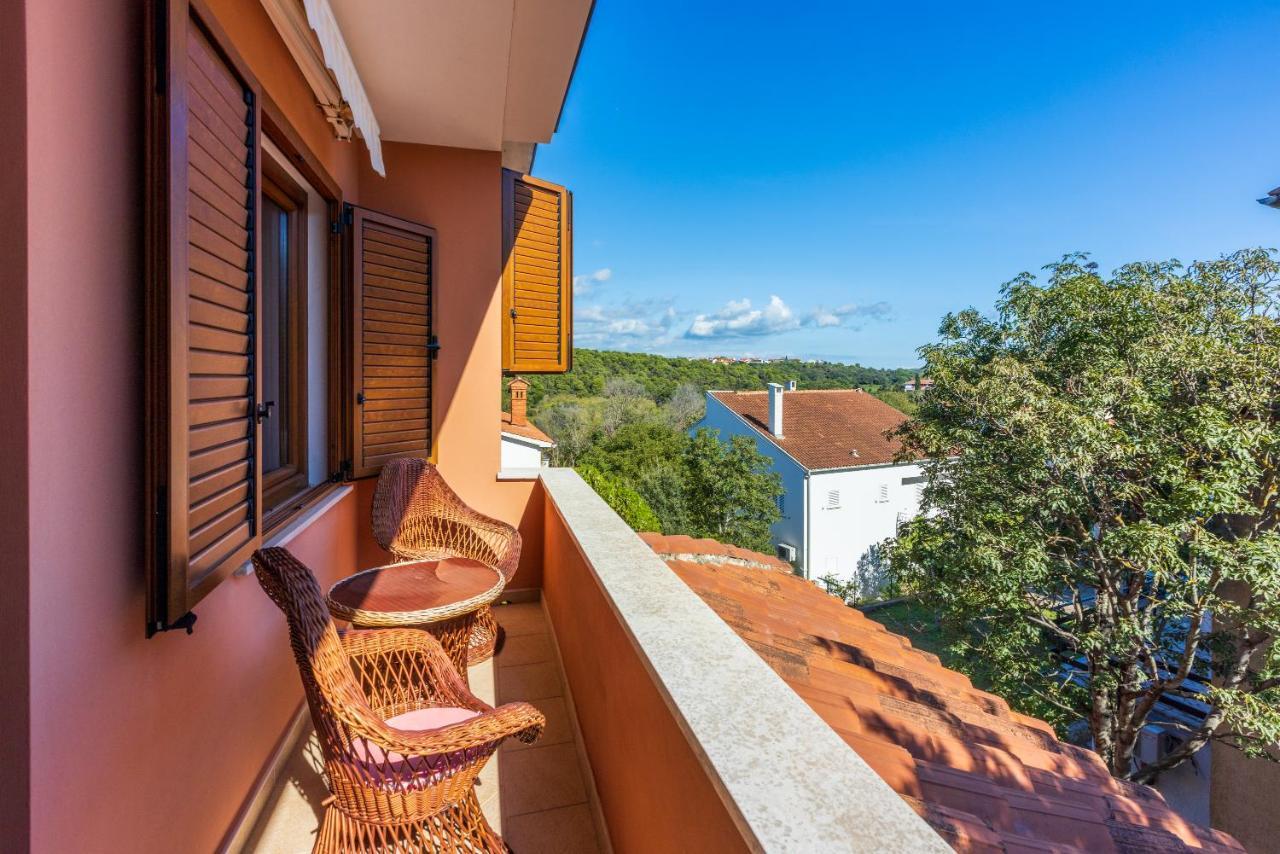 Apartments Villa Mavero Banjole Exterior photo