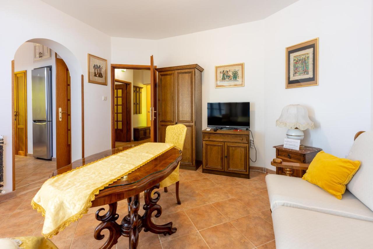 Apartments Villa Mavero Banjole Exterior photo