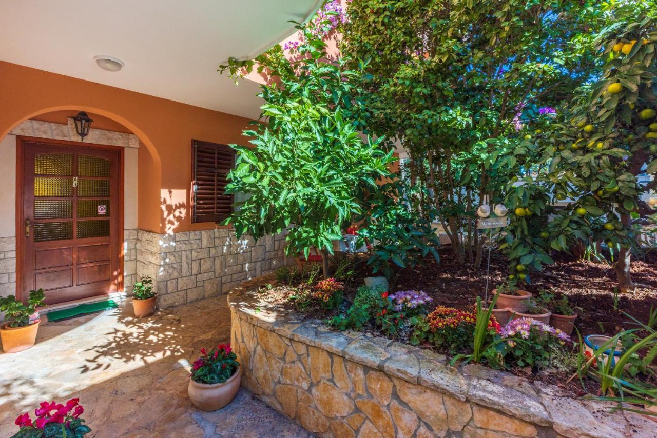 Apartments Villa Mavero Banjole Exterior photo