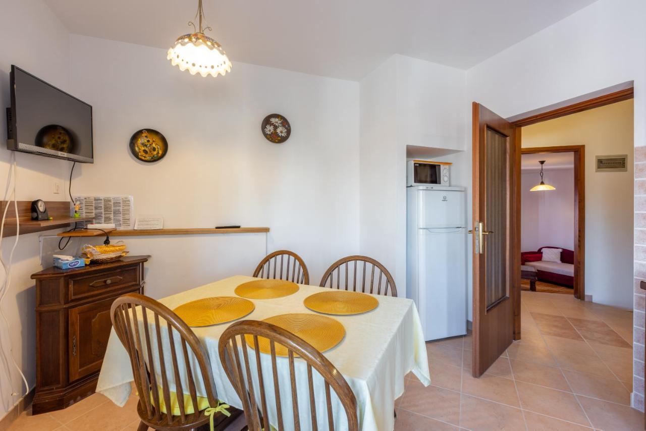 Apartments Villa Mavero Banjole Exterior photo