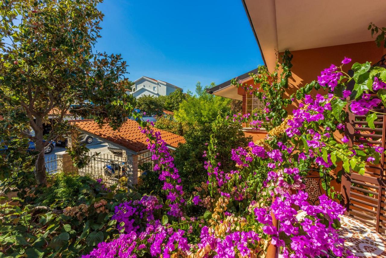 Apartments Villa Mavero Banjole Exterior photo