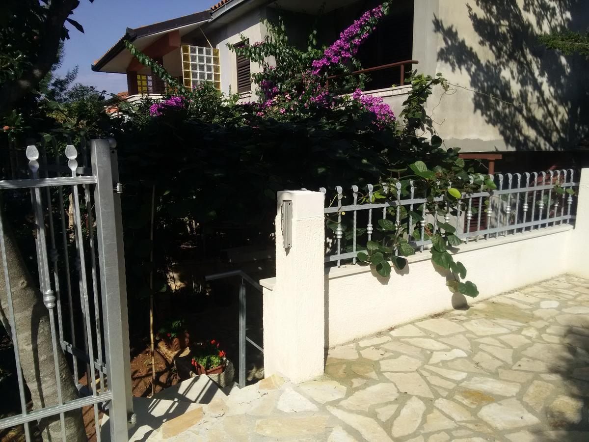 Apartments Villa Mavero Banjole Exterior photo
