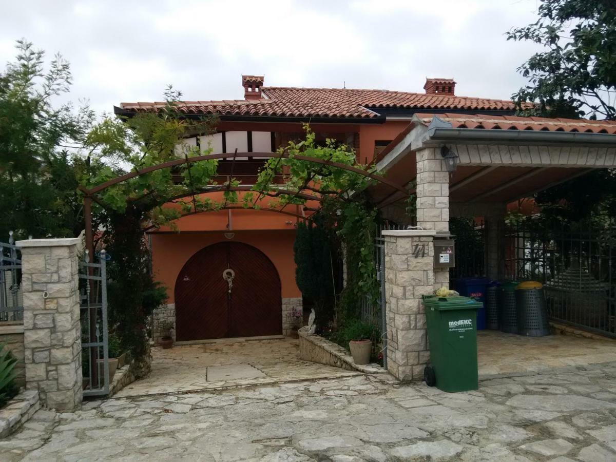 Apartments Villa Mavero Banjole Exterior photo