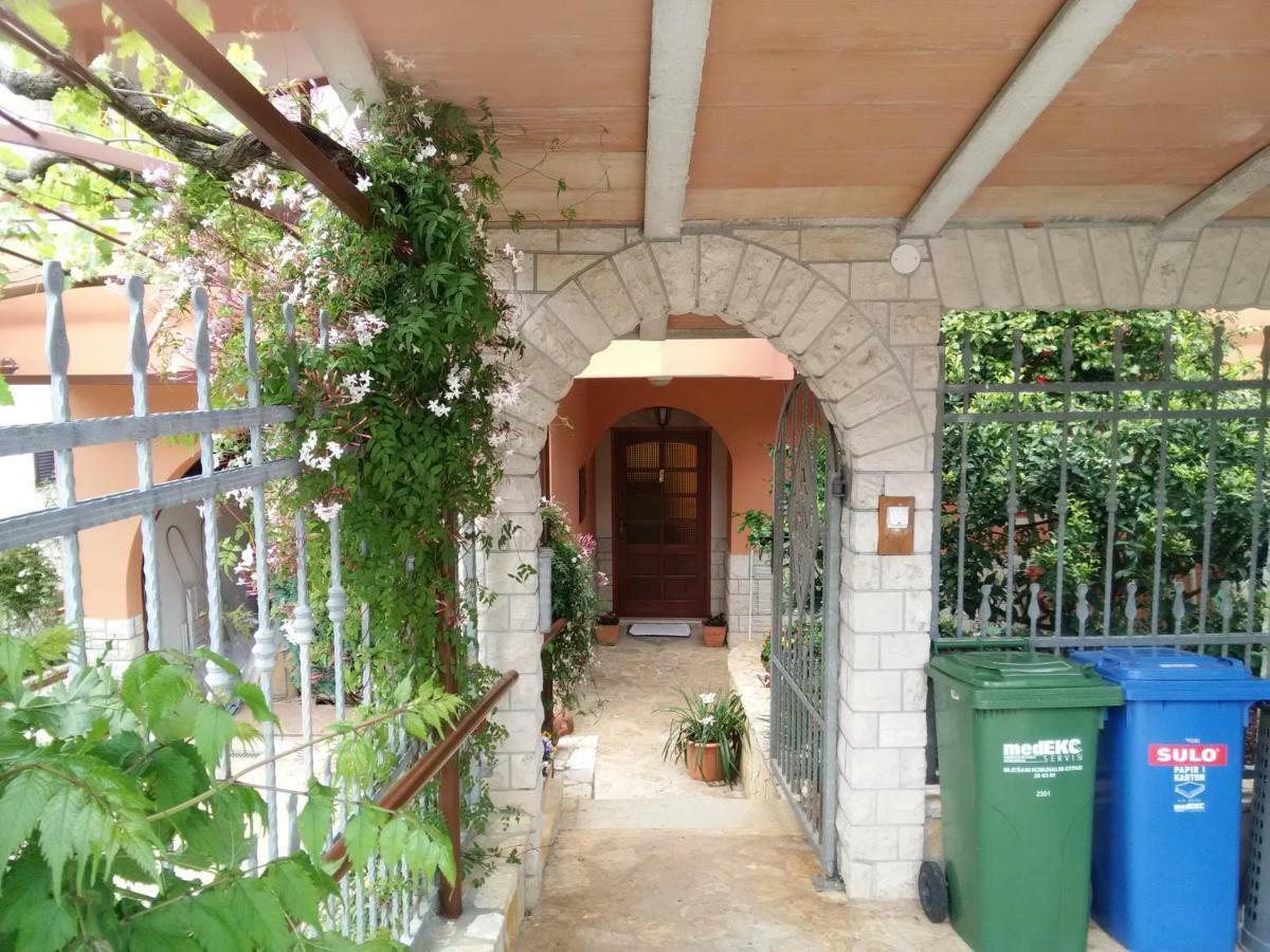 Apartments Villa Mavero Banjole Exterior photo
