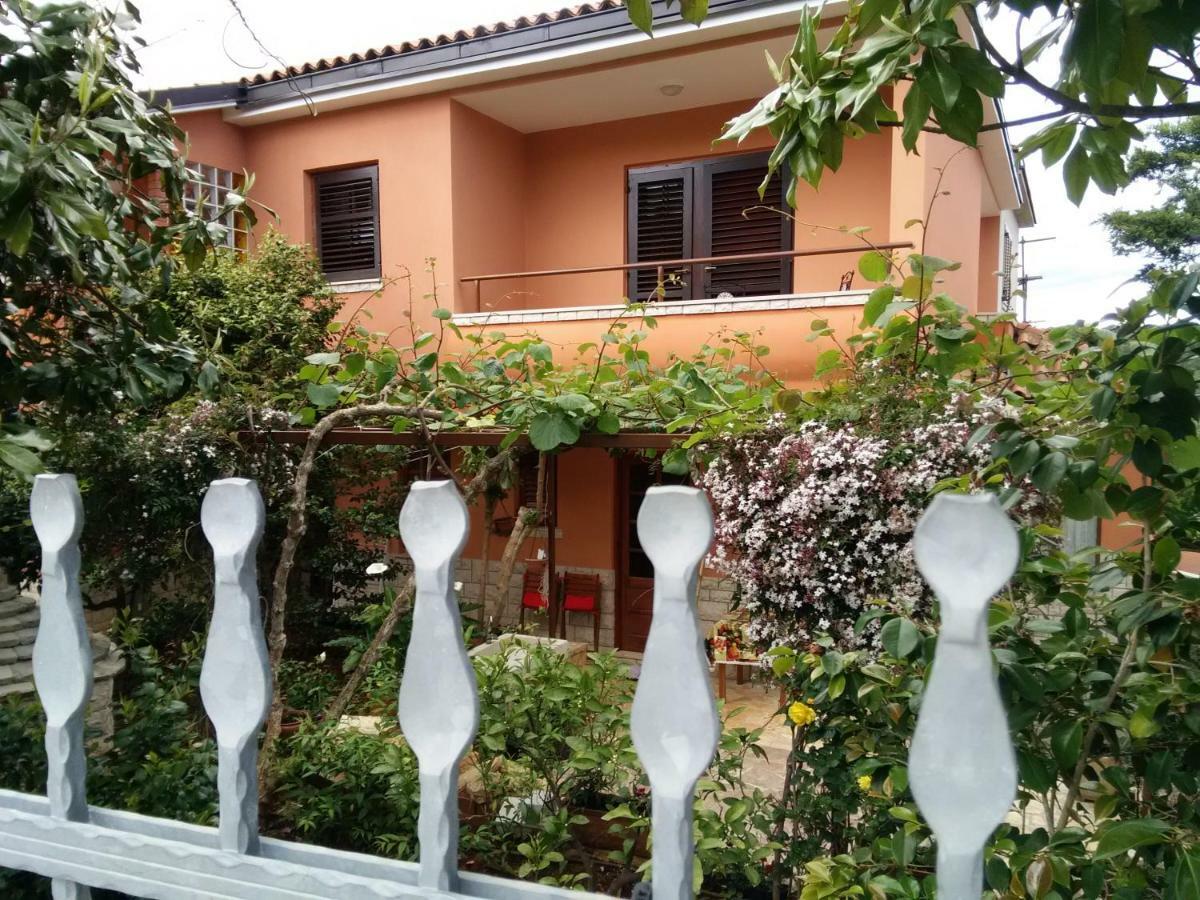 Apartments Villa Mavero Banjole Exterior photo